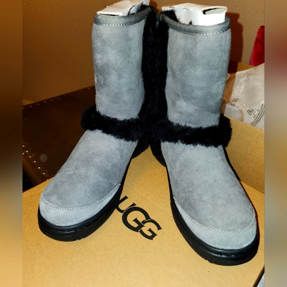 Ugg size 8 sunburst short Gray and Black twinface sheep skin boots